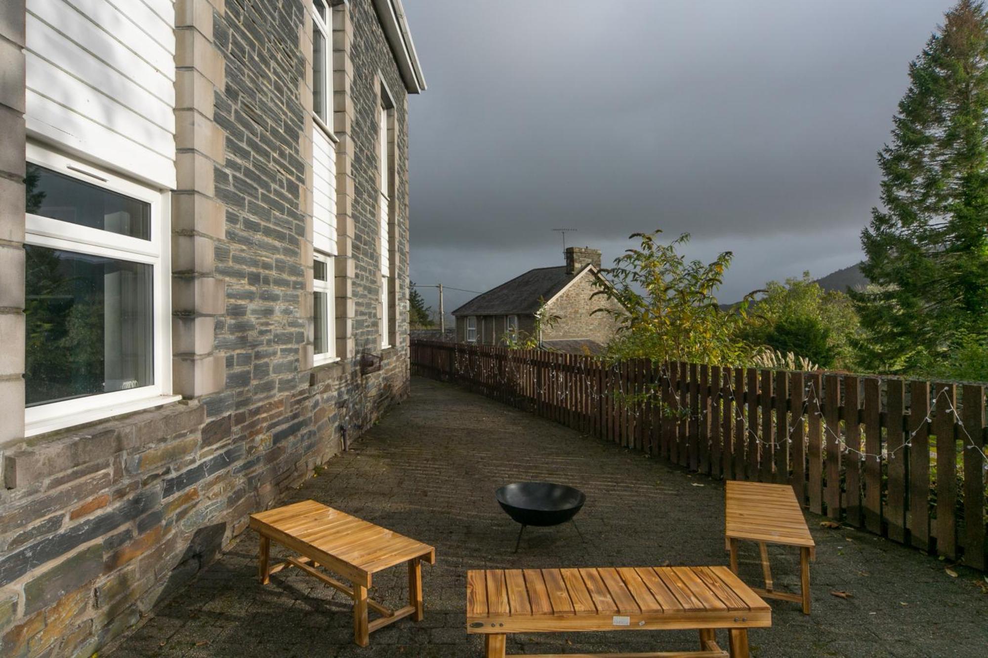 Luxury Home 10 Min To Snowdonia Football Table Tremadog Exterior photo